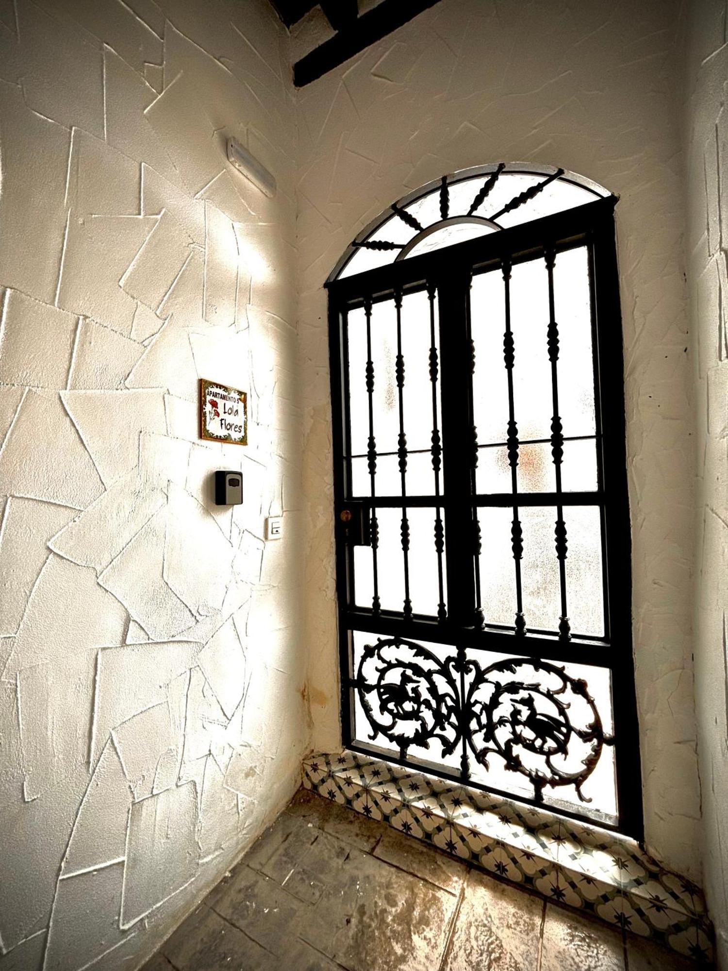 Apartamento La Lola - Patio Privado Херес-де-ла-Фронтера Экстерьер фото